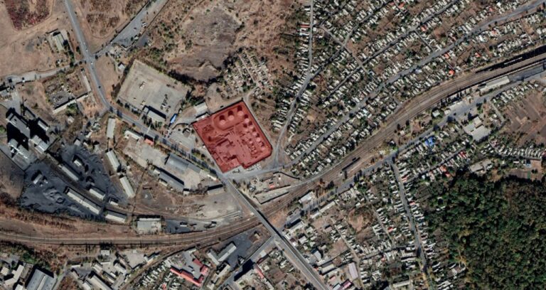 Горить нафтобаза в Ровеньках Луганської області